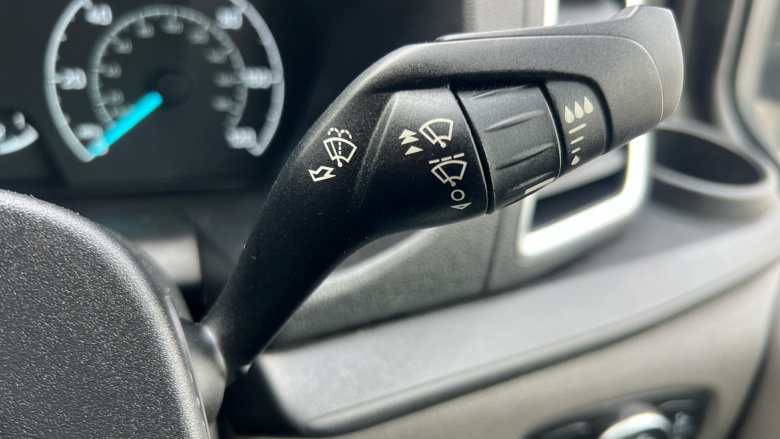 Ford Transit Custom 300 L1 Diesel Fwd 2.0 EcoBlue 130ps Low Roof D/Cab Limited Van Auto